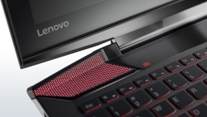 Lenovo IdeaPad Y700 charakteryzuje się bardzo dobrą jakością dźwięku, który nie ma żadnych zakłóceń, jest przestrzenny