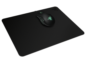 razer-manticor-gallery-4 - Predatory Gracze są osobami wymagającymi i dla nich podkładka to element absolutnie niezbędny podczas zabawy